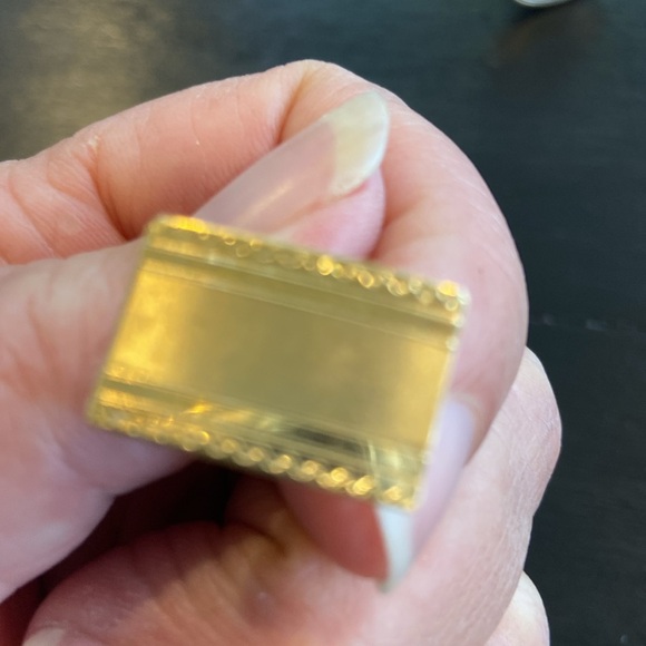 Two pairs of cufflinks.  Oval is silver Rectangle is gold tone - Picture 7 of 7